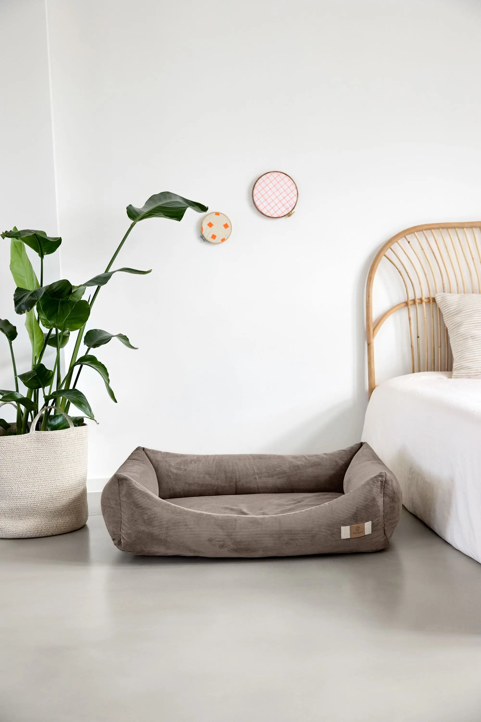 Dog Bed Corduroy - Fred, Brown